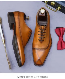 Detaillierte Nahaufnahme brauner Leder-Oxford-Schuhe mit klassischer Brogue-Lochverzierung