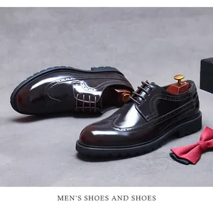 Détails de chaussures richelieu marron brillant avec nœud papillon décoratif