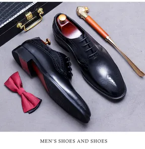 Chaussures Brogue en cuir noir avec accessoires et chausse-pied à tête de lion doré