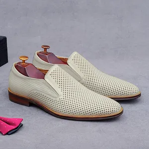 Mocassins en cuir beige pour hommes, respirants avec texture tissée et semelle brune