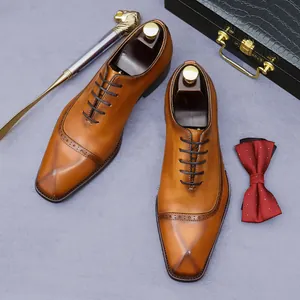 Braune Brogue-Oxfordschuhe aus Leder mit Cap-Toe und handgebürstetem Vintage-Finish