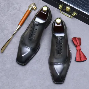 Herren Business-Schuhe aus Leder mit Brogue-Schnitzerei im dunkelbraunen Farbverlauf