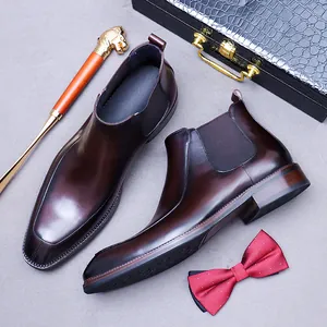 Premium Chelsea-Boots für Herren in Weinrot aus Leder mit eleganter Holzferse und Gummizug