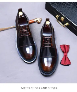 Vue détaillée des chaussures business en cuir marron foncé dégradé avec bout rapporté chic