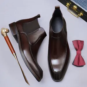 Stivali Chelsea classici da uomo in pelle marrone scuro con inserto elastico laterale
