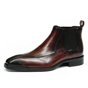 Bottines Chelsea pour hommes en cuir dégradé poli avec gravure script élégante