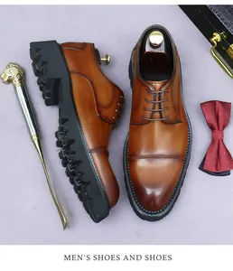 Chaussures richelieu homme en cuir caramel à semelles crantées et accessoires dorés
