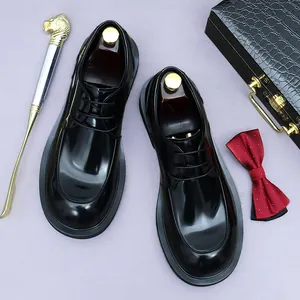 Zapatos Derby de cuero negro pulido para hombre con suela gruesa y estilo de negocios