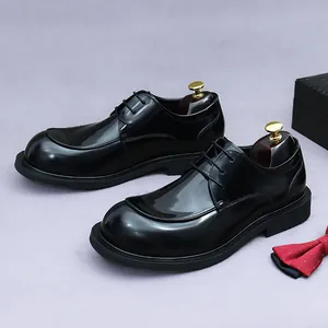 Zapatos derby de cuero negro pulido para hombre con punta redonda clásica y cordones