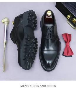 Chaussures derby en cuir noir avec semelle épaisse, chausse-pied et coffret cadeau luxe