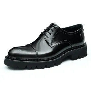 Chaussures derby classiques en cuir noir à plateforme avec bout rapporté et semelle crantée