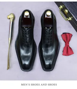 Λήψη flat lay από δερμάτινα ανδρικά παπούτσια γραφείου με γραβάτα και χαρτοφύλακα
