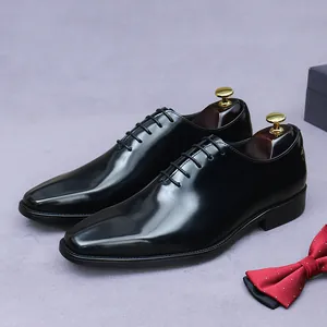 Glänzende schwarze Leder-Oxfords für Herren mit eckiger Kappe und Schnürverschluss