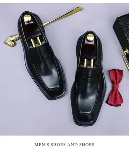 Nahaufnahme schwarzer Business-Slipper aus Leder mit quadratischer Zehenpartie