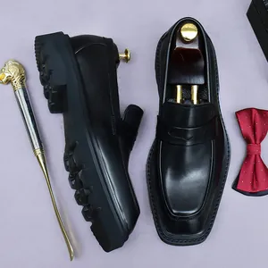 Schwarze Herren-Loafer aus Leder mit quadratischer Zehenpartie und dicker Plateausohle