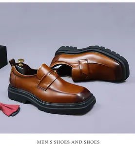 Dettaglio scarpa in pelle marrone vintage con punta sfumata e suola spessa gommata
