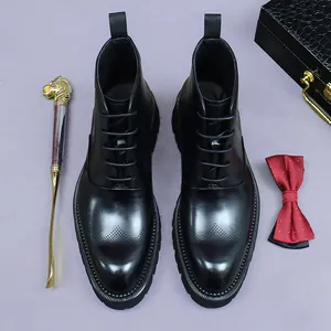 Κλασικά μαύρα δερμάτινα μποτάκια Brogue για άνδρες με σχέδιο φτερού και σόλα από καουτσούκ