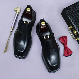 Scarpe monk strap da uomo in pelle con punta quadrata e finitura business lucida
