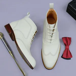 Bottines richelieu en cuir blanc pour homme avec bout golf et talon en bois marron
