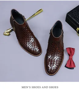Dettaglio stivaletti in pelle marrone intrecciata con cerniera in metallo e accessori