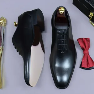 Chaussures oxford classiques en cuir noir pour hommes avec finition polie et bout carré