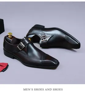 Vue détaillée du soulier monk brun en cuir pour homme avec perforations et boucle métal