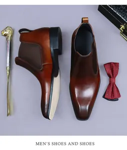 Bottines Chelsea en cuir marron poli avec des accessoires de mode classiques