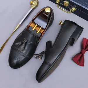 Mocasines brogue de cuero para hombre con flecos y accesorios de lujo