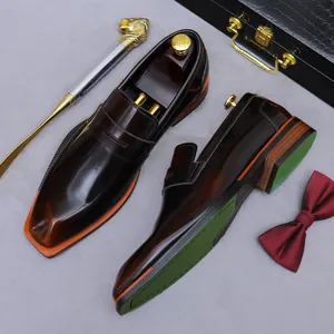 Klassische dunkelbraune Leder-Loafer mit Vintage Karree-Zehenpartie und Kontrastsohle