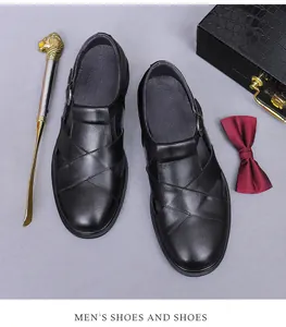 Sandalias de cuero para hombre con hebilla de metal y accesorios de lujo