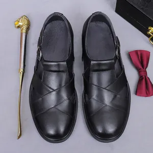 Sandalias de negocios para hombre en cuero con puntera cerrada y hebilla ajustable