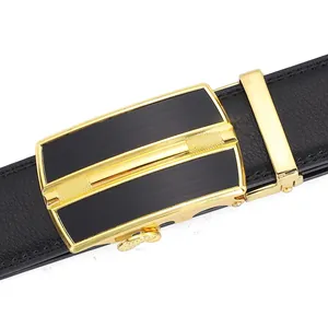 Ceinture homme en cuir business avec boucle automatique dorée et texture de litchi