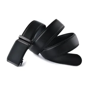 Ceinture homme en cuir noir grainé avec boucle automatique noir mat élégante