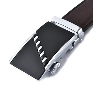 Detail of men's leather belt with brown lychee pattern and silver automatic alloy buckle