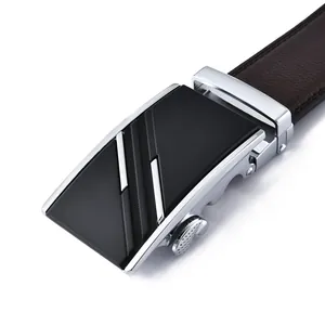 Ceinture homme en cuir marron foncé avec boucle automatique argentée et panneau noir