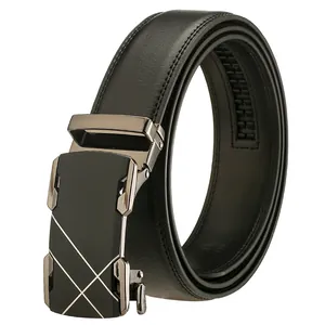 Cintura da uomo in pelle nera con fibbia automatica in metallo e linee argento