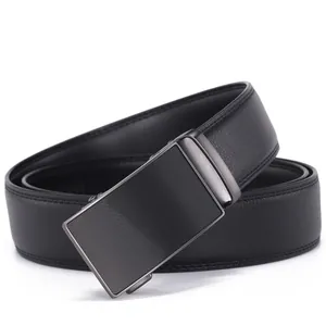 Black leather belt for men with lychee texture and metallic automatic buckle