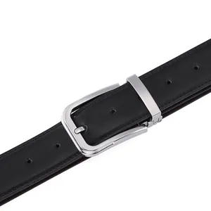Cintura classica in pelle nera da uomo con fibbia ad ardiglione in metallo argento