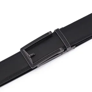 Cinturón clásico de cuero negro para hombre con hebilla automática de metal gris oscuro