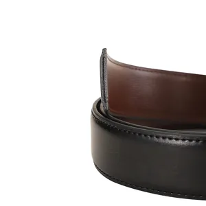 Cintura classica in pelle nera da uomo con design a doppio strato e cuciture di precisione