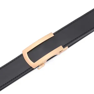 Cintura da uomo in pelle con fibbia automatica oro rosa e cuciture su fascia nera