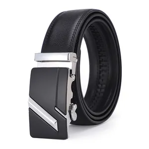 Ceinture pour hommes en cuir noir avec boucle automatique argentée et motif géométrique