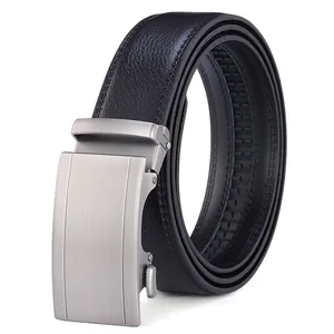 Ceinture en cuir noir pour homme avec boucle automatique en métal argenté mat