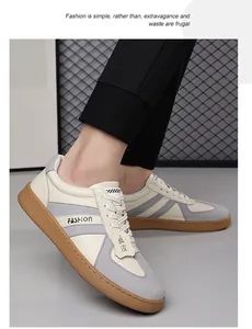 Detail van leren sneakers met korreltextuur en duurzame rubberen zool aan de voet