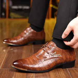 Brown crocodile pattern dress shoes with gold metal tip and side logo decoration