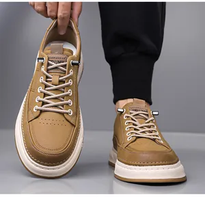 Détail de baskets décontractées kaki pour hommes avec semelles épaisses et tige texturée