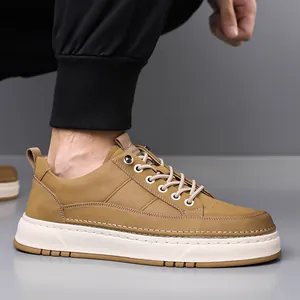 Baskets décontractées en cuir marron pour hommes avec lacets et semelle blanche épaisse