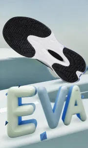 Λεπτομέρεια της σόλας EVA με αντιολισθητικά σχέδια και ελαφρύ σχεδιασμό λευκού-μαύρου
