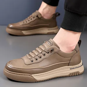 Ανδρικά κομψά σκούρα καφέ casual sneakers με χοντρές αντιολισθητικές σόλες για άνοιξη