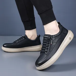 Schwarze Herren Slipper Sneakers mit dicker Gummisohle und Ledertextur